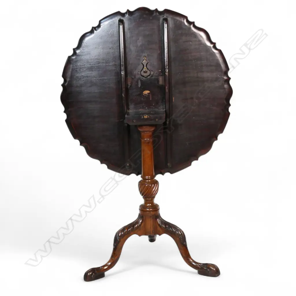 An early George III Spanish mahogany pie-crust tripod table, Image 1++